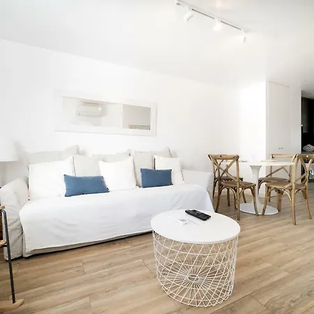 Marina With Swimming Pool Apartamento *